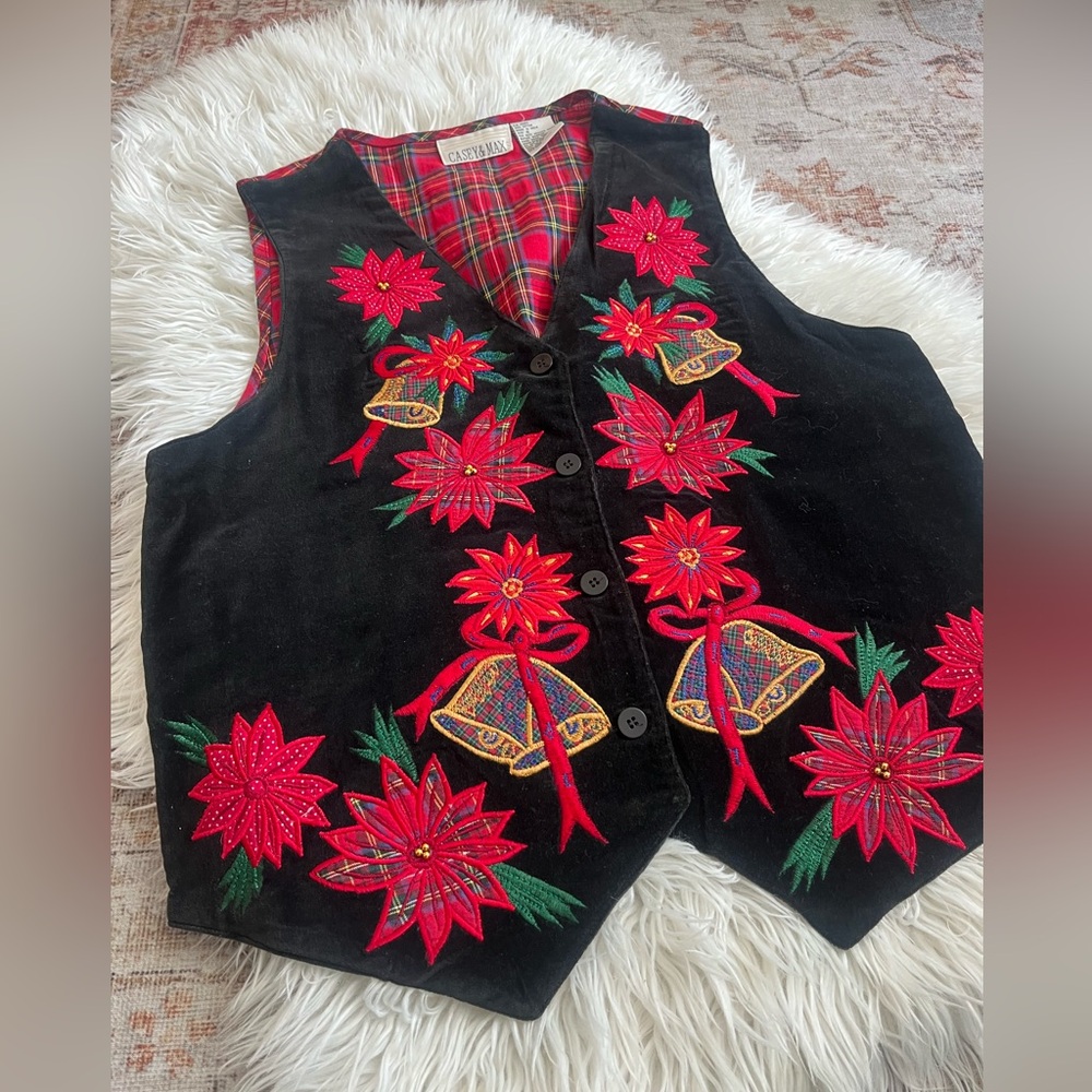 Vintage holiday themed velvet embroidered vest - Picture 2 of 5